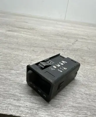 Honda CR-V Headlight level height control switch M10537