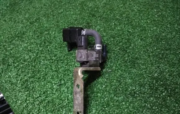 Toyota Corolla E120 E130 Valve vacuum 9091012205 2382062010