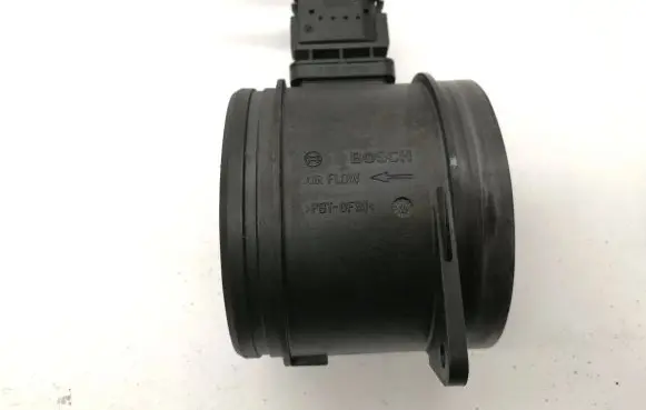 BMW 5 E60 E61 Mass air flow meter 7805415