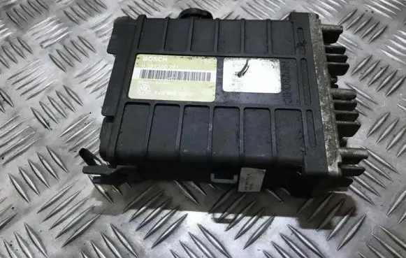 Volkswagen PASSAT B3 Engine control unit/module 0261200261 443907311b