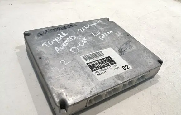 Toyota Avensis T250 Engine control unit/module 8966105820 MB1758007372