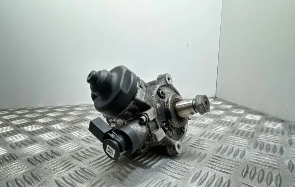 Audi A3 S3 8V Fuel injection high pressure pump 04L130755D