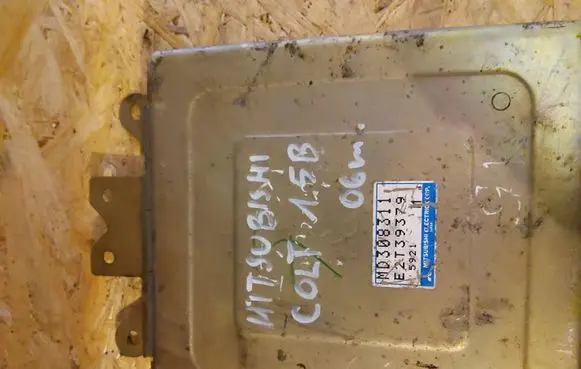 Mitsubishi Colt Engine control unit/module MD308311 E2T39379