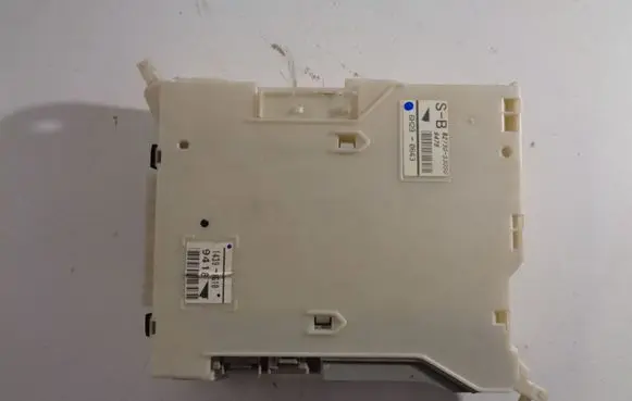 Lexus IS 220D-250-350 Fuse module 8273053050