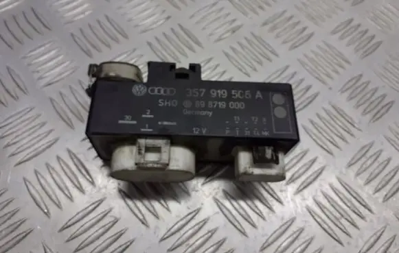 Volkswagen PASSAT B4 Coolant fan relay 357919506A