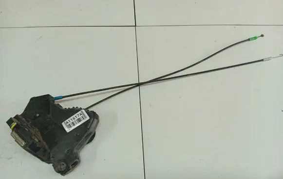 Toyota Avensis T250 Front door lock