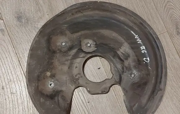 Volkswagen PASSAT B6 Rear brake disc plate dust cover 