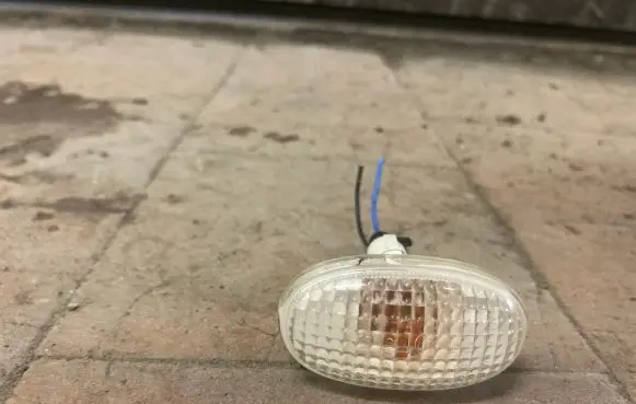 Chevrolet Aveo Front fender indicator light