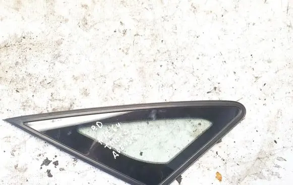 Toyota Avensis Verso Front triangle window/glass 