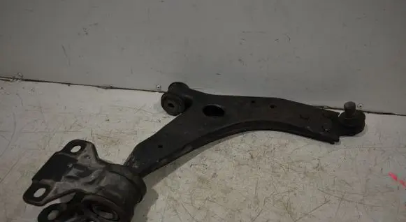 Ford Focus Front lower control arm/wishbone 144252