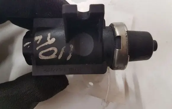 BMW 3 E46 Turbo solenoid valve 72279600 2247906