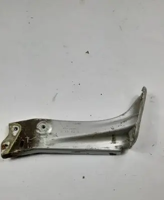 Skoda Octavia Mk3 (5E) Fender mounting bracket 5E08211411 1302S