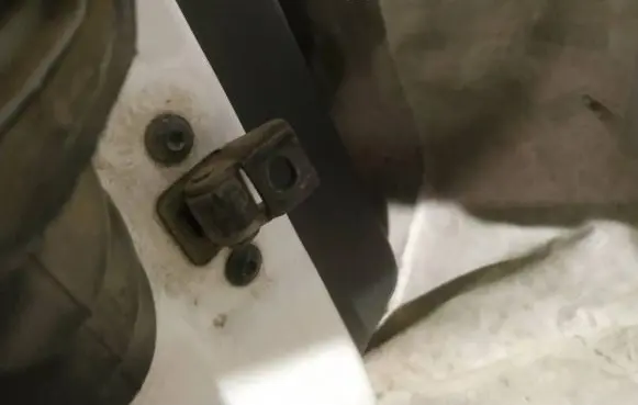 Skoda Octavia Mk2 (1Z) Rear door check strap stopper