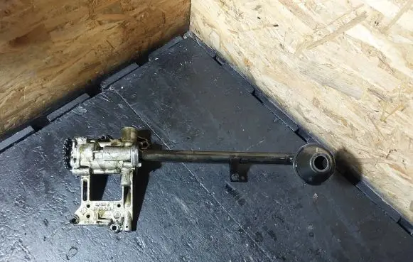 BMW 5 E39 Oil pump 2247212 11412247212