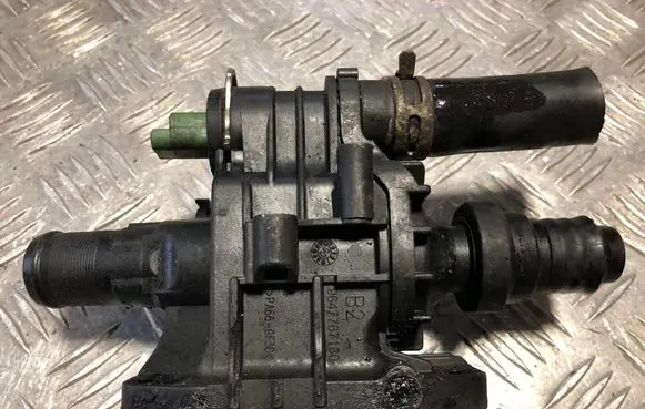 Mazda 3 I Thermostat/thermostat housing 9647767180