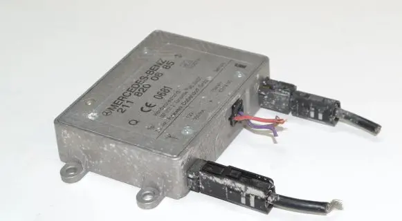 Mercedes-Benz CLS C219 Aerial antenna amplifier A2118200885