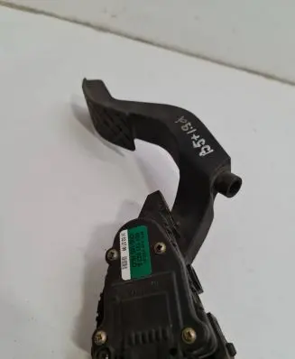 Volkswagen PASSAT B5 Accelerator throttle pedal 8D1721523A 6PV00802607