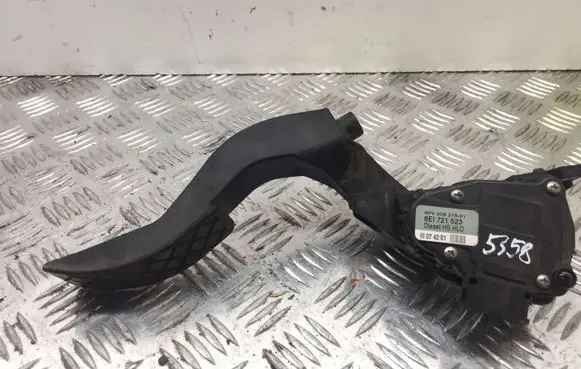 Audi A4 S4 B6 8E 8H Accelerator throttle pedal 8E1721523 5358