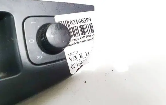 Volkswagen Golf V Wing mirror switch