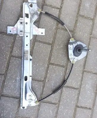 Rear door manual window regulator