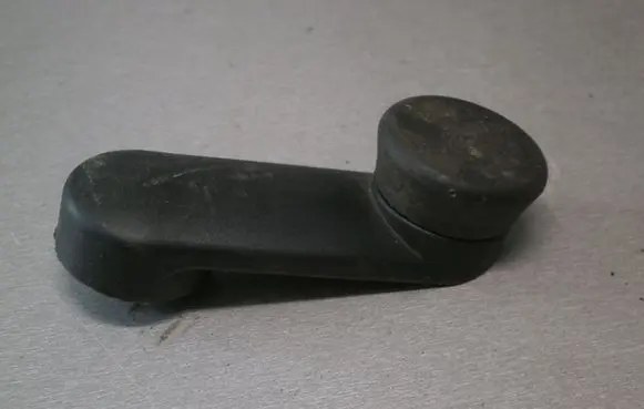 Opel Vectra C Rear door window winding handle 24451526