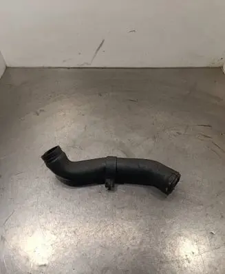 Volvo C30 Intercooler pipe mounting bracket 