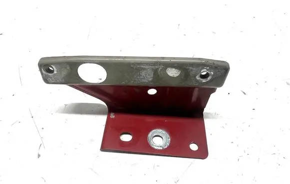 Nissan Qashqai Fender mounting bracket