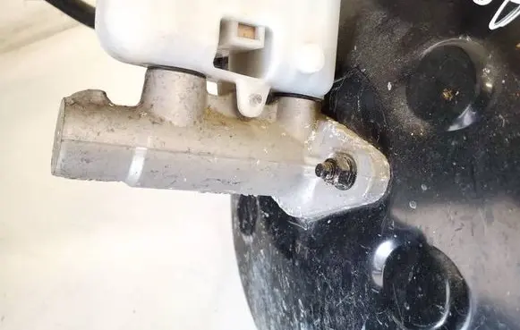KIA Sorento Master brake cylinder