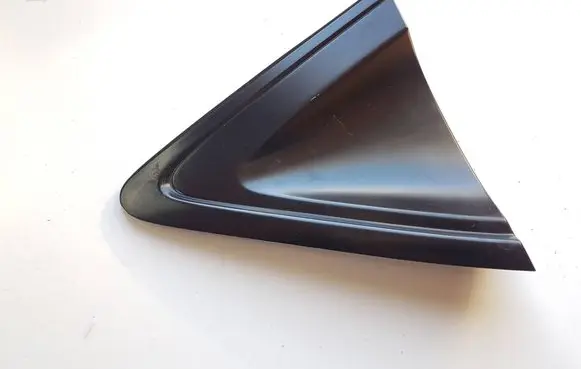 Rear fender molding trim