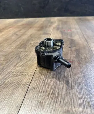 Mercedes-Benz C W204 Vacuum pump a651238011