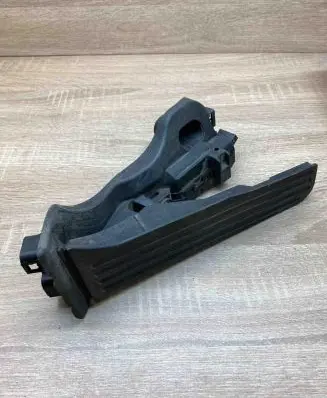 Skoda Octavia Mk2 (1Z) Accelerator throttle pedal 1K1721503P WithPlug