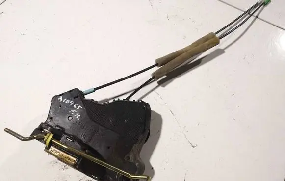 Toyota Corolla E120 E130 Front door lock