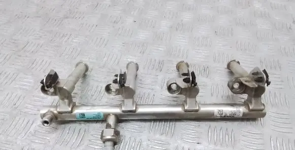 Volvo XC60 Fuel main line pipe 31303876 31303496