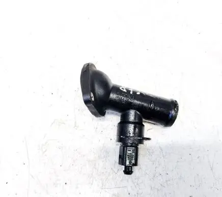 Volkswagen PASSAT B6 Engine coolant pipe/hose 03g121121d
