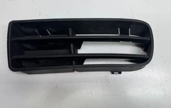 Volkswagen Golf IV Front bumper lower grill 1J0853665
