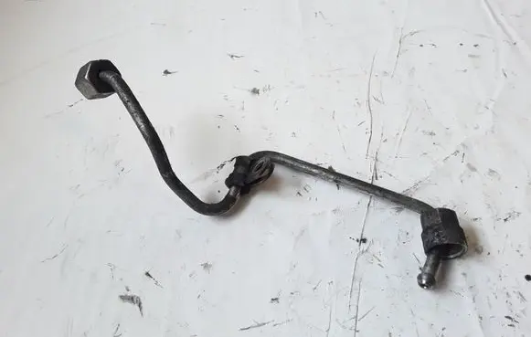 Volkswagen PASSAT B7 Fuel injector supply line/pipe NOCODE