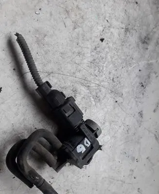 Volkswagen PASSAT B5.5 Vacuum valve 1J0906283C