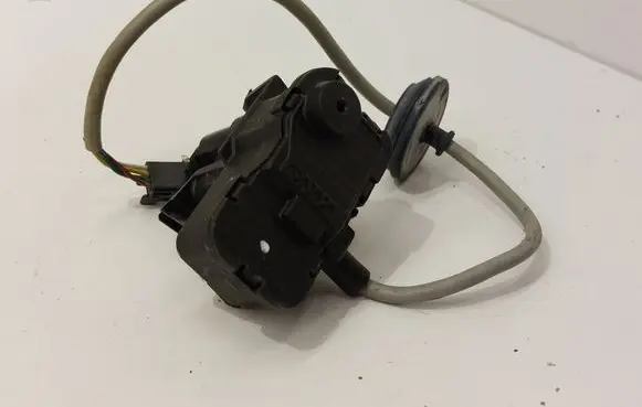 Volkswagen Jetta VI Fuel tank cap lock 5C6810773J
