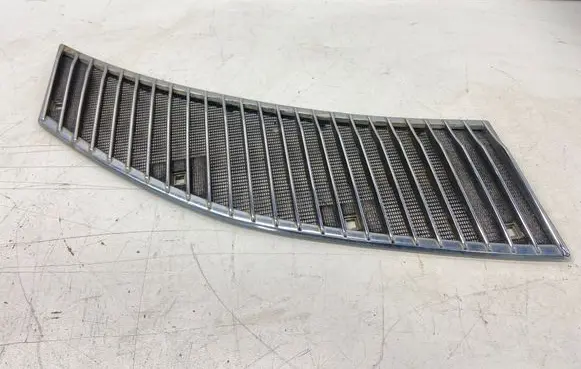 Mercedes-Benz W123 Bonnet/hood grill 1238362465 A1238362465 KKT29606301