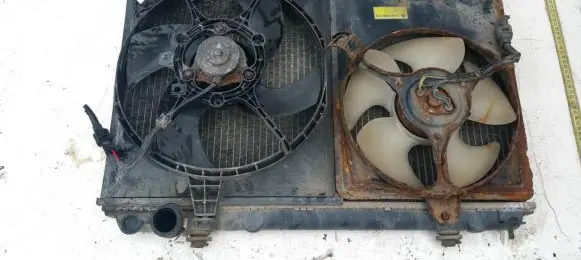 Mitsubishi Carisma Radiator cooling fan shroud