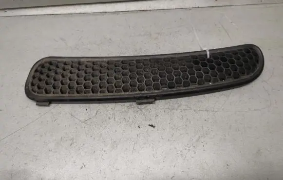 Mini One - Cooper R50 - 53 Wiper trim 7122505