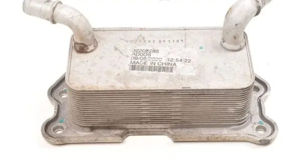 Volvo XC40 Engine oil radiator 32208285