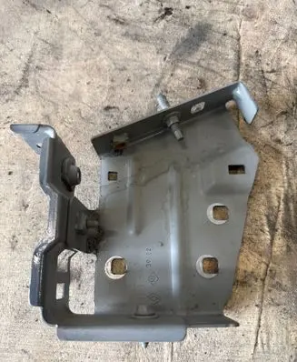 Renault Master III Fender mounting bracket 631438806R