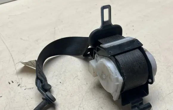 Opel Insignia A Front seatbelt 30648401 4600407