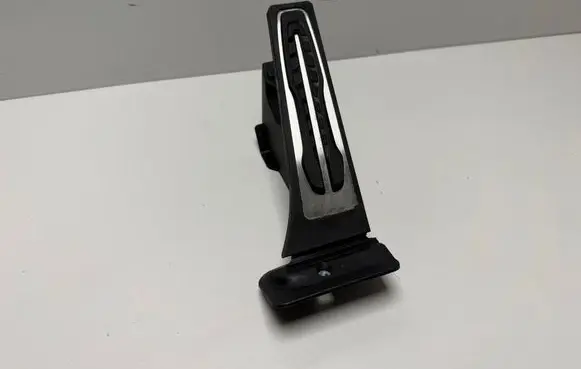 BMW iX1 Accelerator throttle pedal 5A47458 6889824