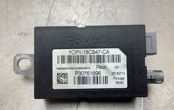 Ford C-MAX II Aerial antenna amplifier 7CP118C847CA 20140714 P30761696