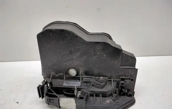 BMW X3 E83 Front door lock 7167067