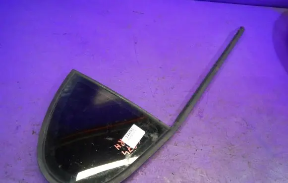Seat Leon (1M) Front door window glass four-door