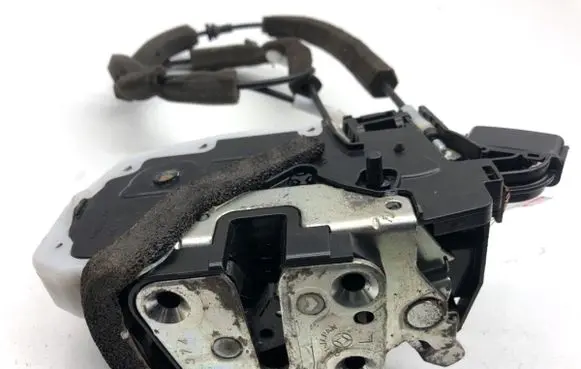 Infiniti Q50 Rear door lock 