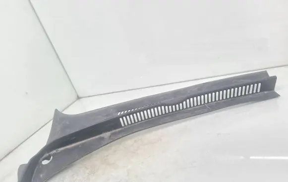 Volkswagen Golf Plus Wiper trim 5M0819403B